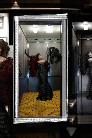 Julieinelevator_display